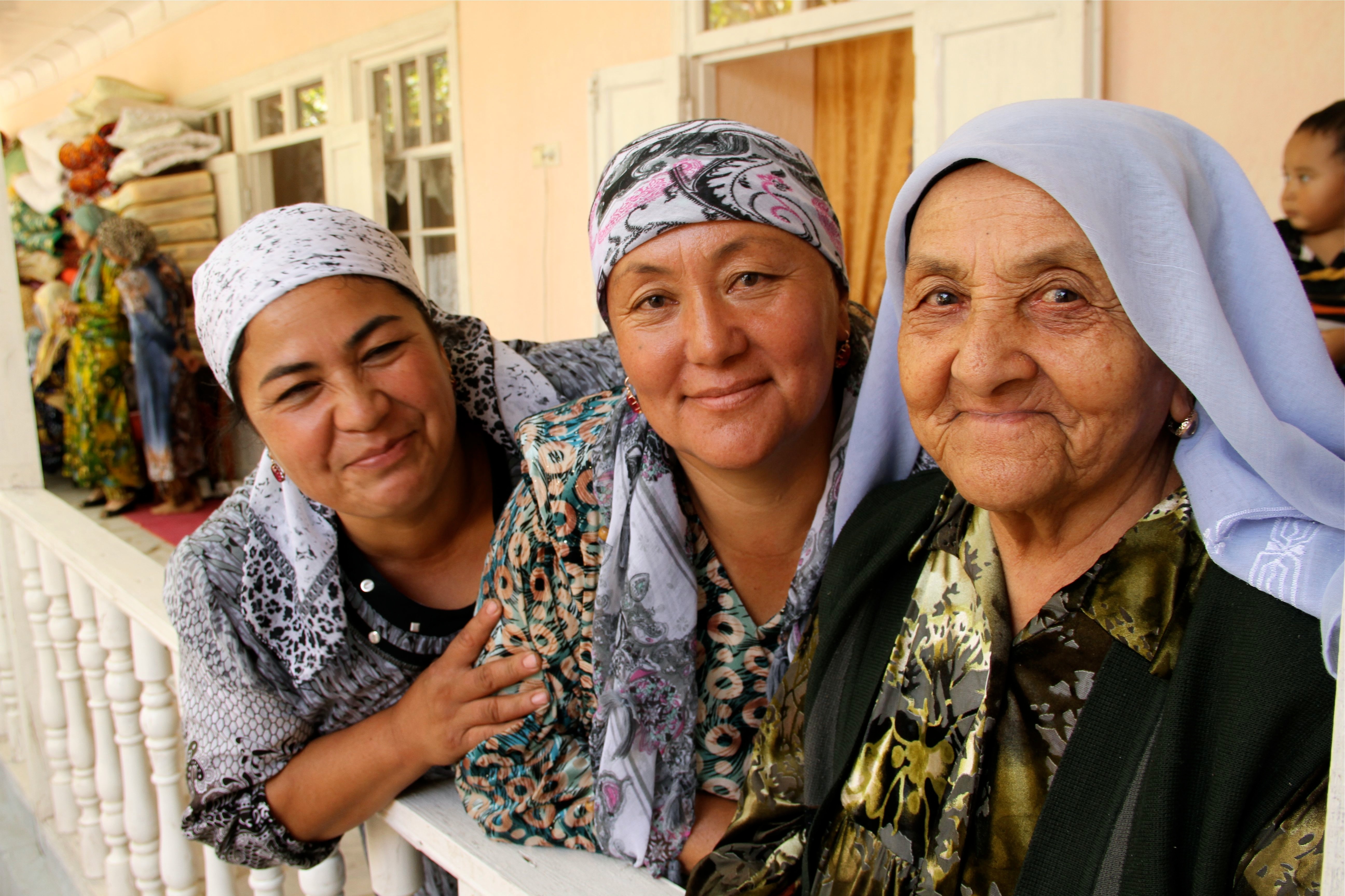 Ташкент мама. Узбекские женщины. Узбекская бабушка. Узбекский пенсионер. Узбекские женщины в возрасте.